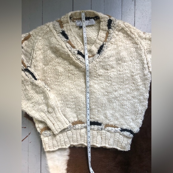 Hand knit chunky wool sweater - Picture 5 of 5